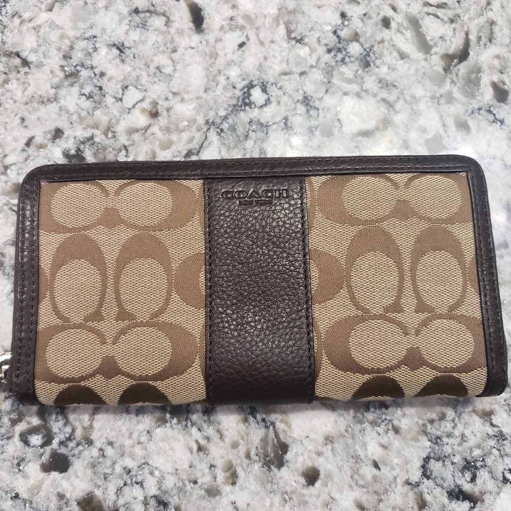Coach Large Zip Wallet / Brown Signature Canvas